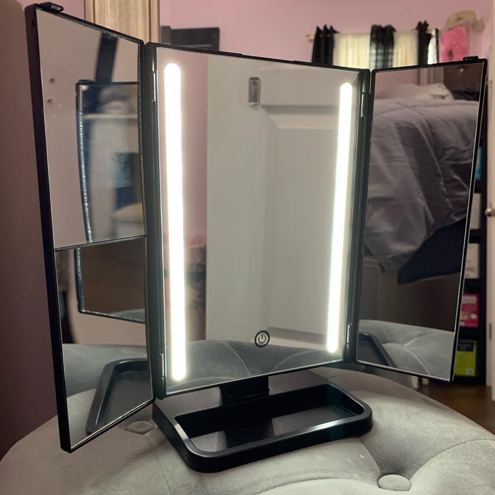 Portable led mirror